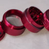 Grinder violet motif feuille de canabis diamètre 4cm