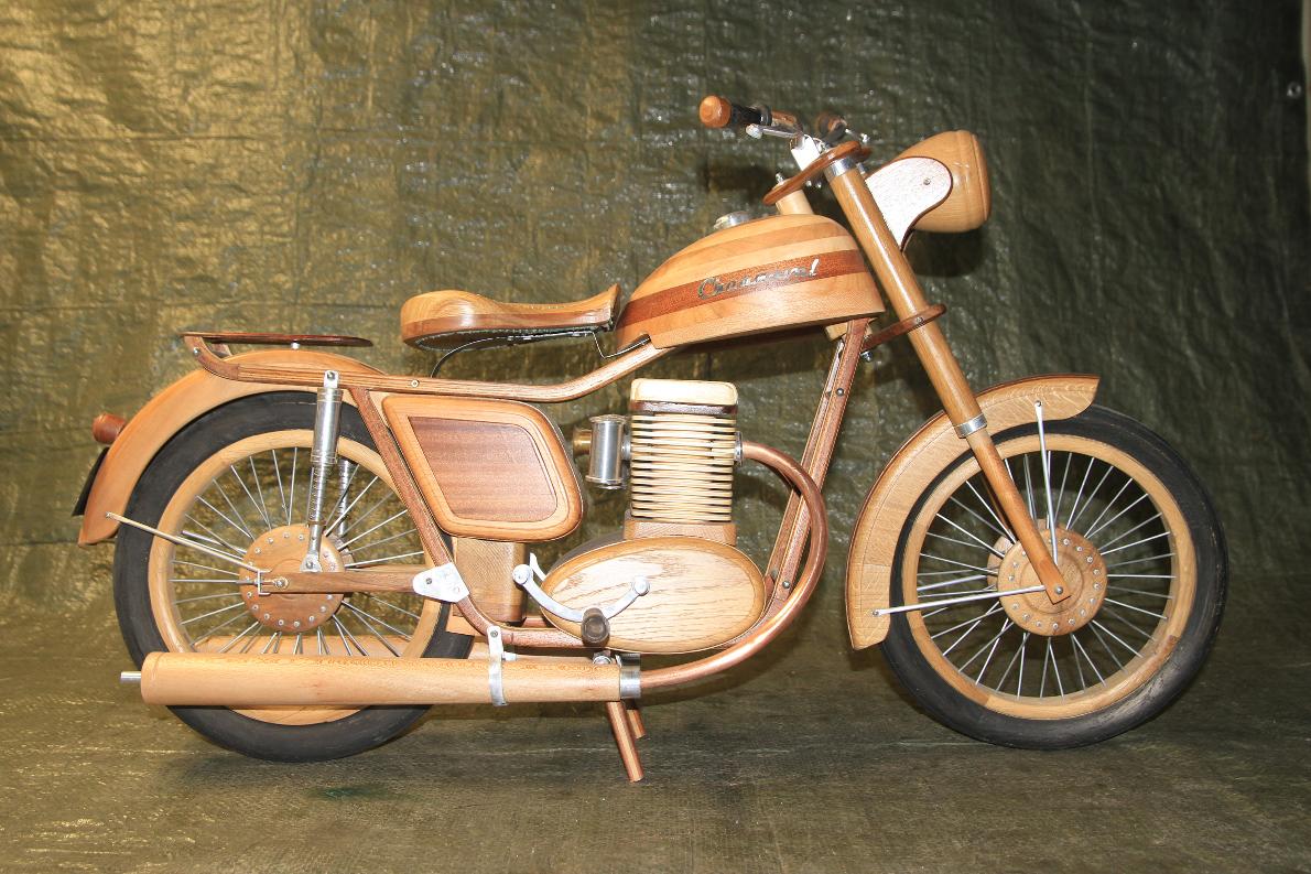 Moto en bois grand modèle